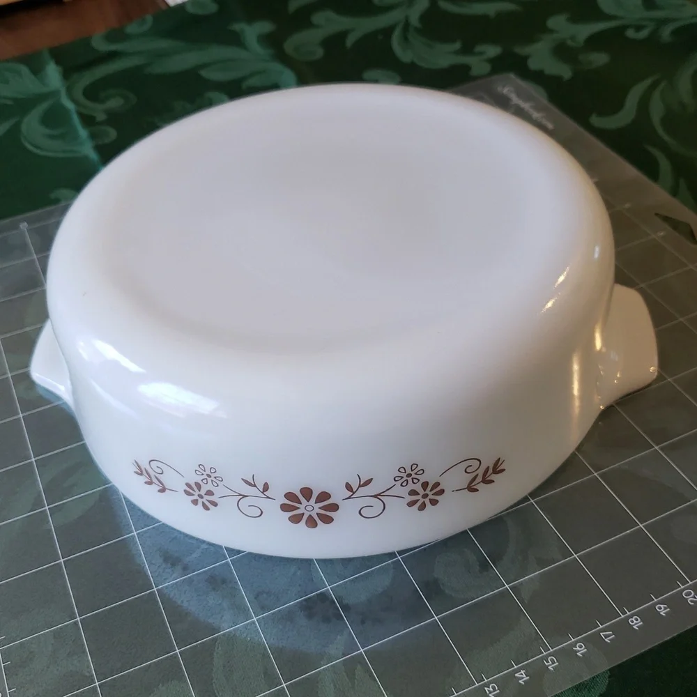 Dyna Ware Pyr-o-rey 8in Round Casserole Milk Glass